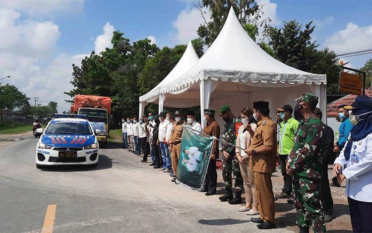 VIDEO: Keluarga Besar H Abdul Rasyid dan Hj Nuriyah Salurkan Beras Zakat ke 9 Kabupaten/Kota di Kalteng