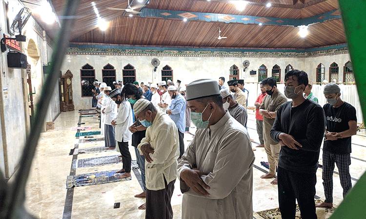 Sejumlah Masjid di Sampit Terapkan Protokol Kesehatan Pada Salat Tarawih ?
