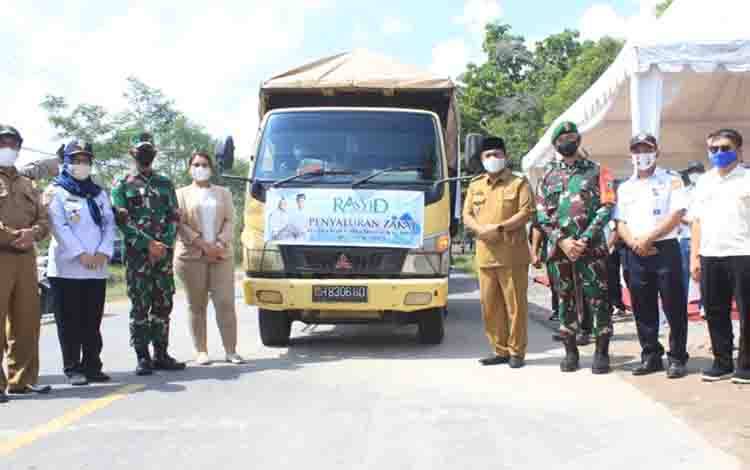 Perangkat Desa dan Kelurahan Dilibatkan dalam Pendistribusian Zakat Keluarga Besar H. Abdul Rasyid AS dan Hj. Nuriyah