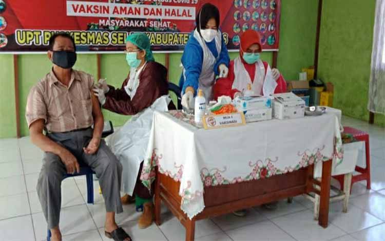 Vaksinasi Covid-19 di Kapuas untuk Lansia Dimulai