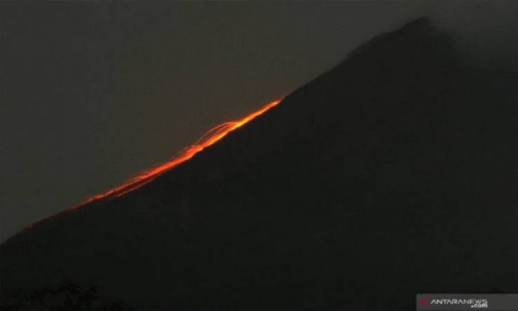 Gunung Merapi Dua Kali Meluncurkan Guguran Lava ke Arah Tenggara