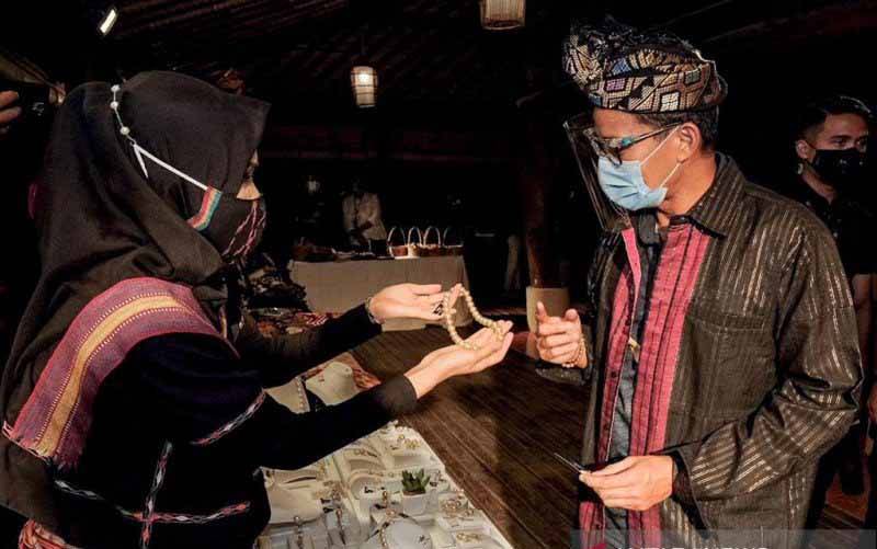 Sandiaga Ajak Masyarakat Belanja Brand Lokal