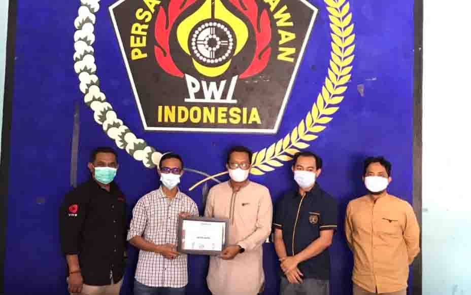 Bawaslu Berikan Penghargaan kepada PWI Kotim