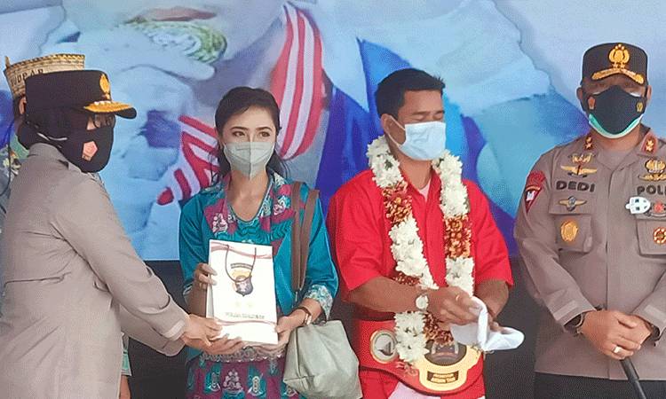Kapolda Kalteng Beri Penghargaan ke Eiger Lamandau Petinju Asal Gunung Mas