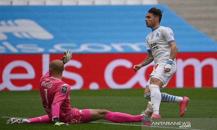Pol Lirola Antar Marseille Menang Dramatis Atas Lorient