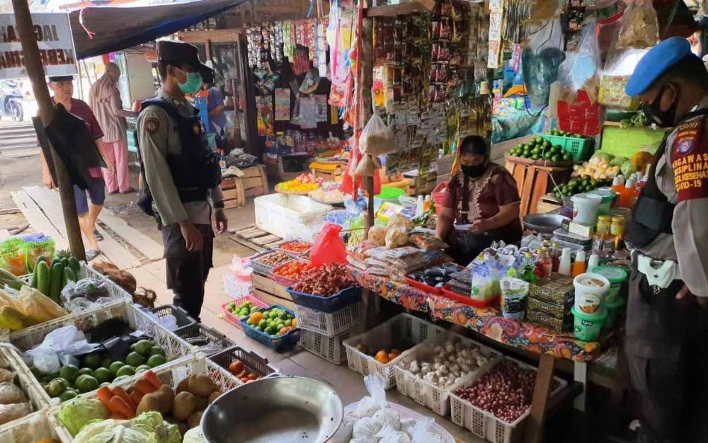 Polisi Pantau Aktivitas Pasar di Kuala Pembuang dan Pembuang Hulu