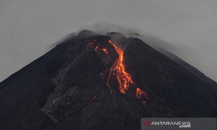 Gunung Merapi 16 Kali Luncurkan Guguran Lava Pijar