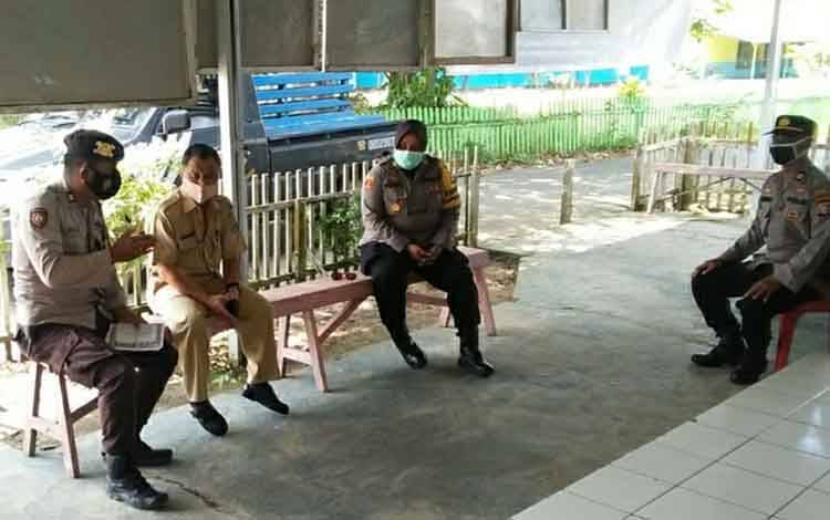 Kapolsek Kapuas Hilir Perkuat Kemitraan dengan Lurah Hampatung
