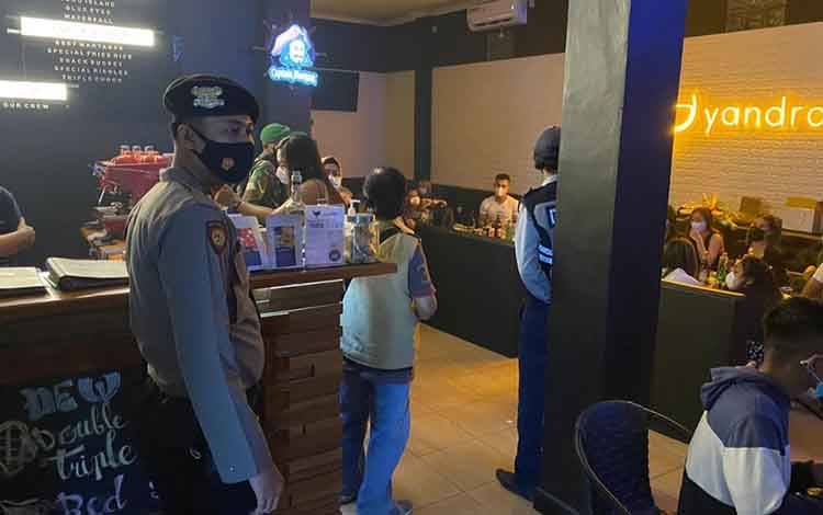 Sejumlah Kafe di Palangka Raya Langgar Jam Operasional