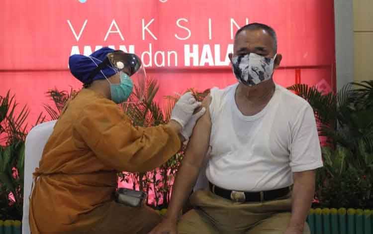 Keterbatasan dan Kekhawatiran jadi Kendala Vaksinasi Lansia