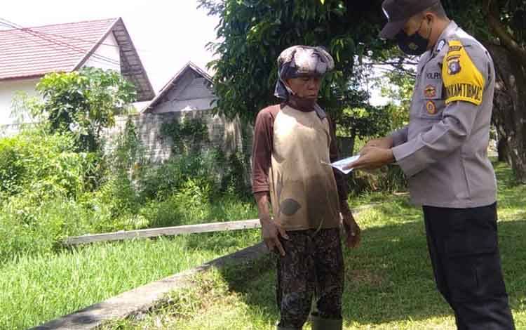 Sambangi Warga Bhabinkamtibmas Polsek Seruyan Hilir Ajak Cegah Karhutla