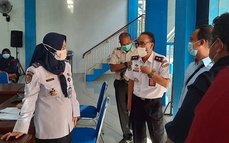 Operator Transportasi di Kobar Keberatan Aturan Masuk Kalteng Wajib PCR