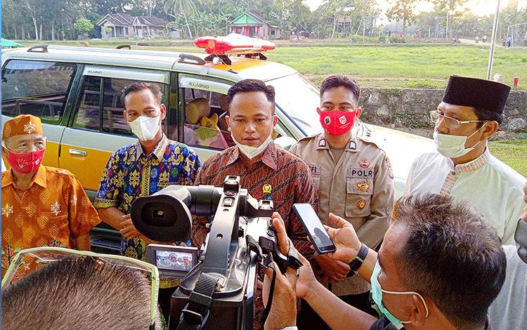 Ketua DPRD Barito Timur Sumbang Ambulans di Kecamatan Raren Batuah
