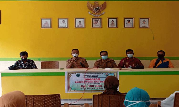 Camat Tamban Catur Ajak Warga Selalu Terapkan Prokes