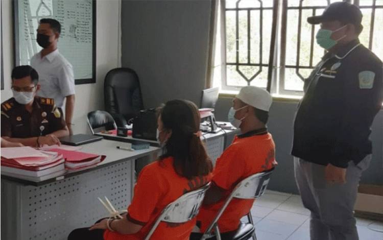 Satresnarkoba Polres Gumas Menyerahkan 2 Tersangka ke Kejari Gumas Kasus ini