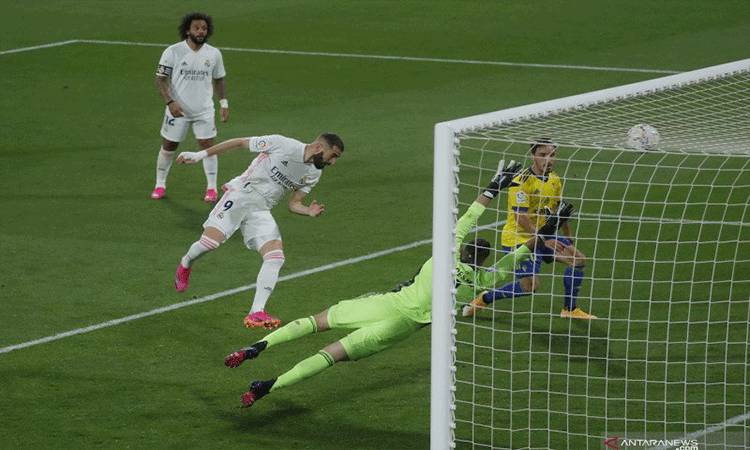 Dua Gol Benzema Antarkan Real Madrid Puncaki Klasemen Liga Spanyol