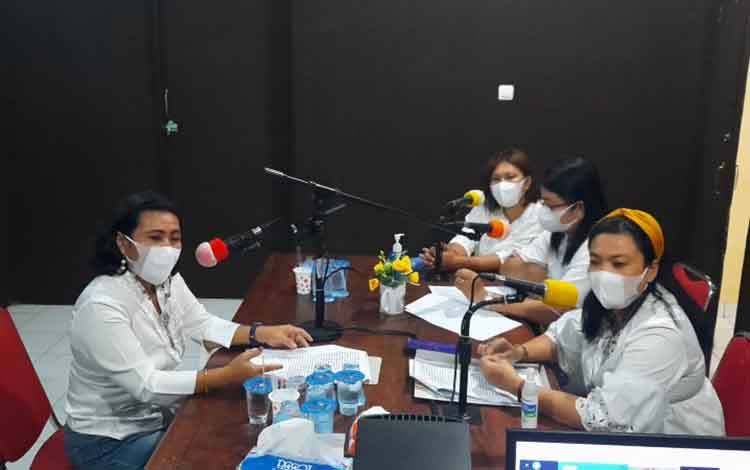 Anggota DPRD Gunung Mas Paparkan Hambatan Perempuan untuk Berkiprah Disegala Bidang