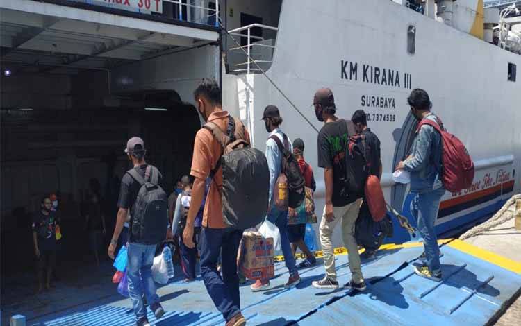 Penumpang di Pelabuhan Sampit Hanya 180 Orang