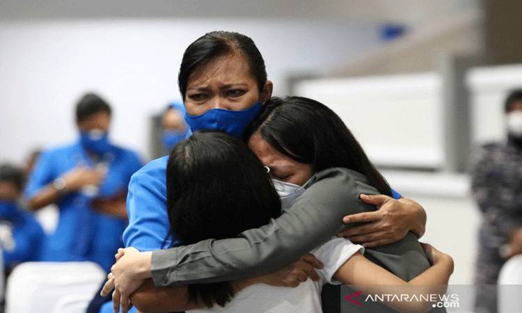 Menko PMK Sampaikan Pesan Jokowi ke Keluarga Awak Nanggala-402