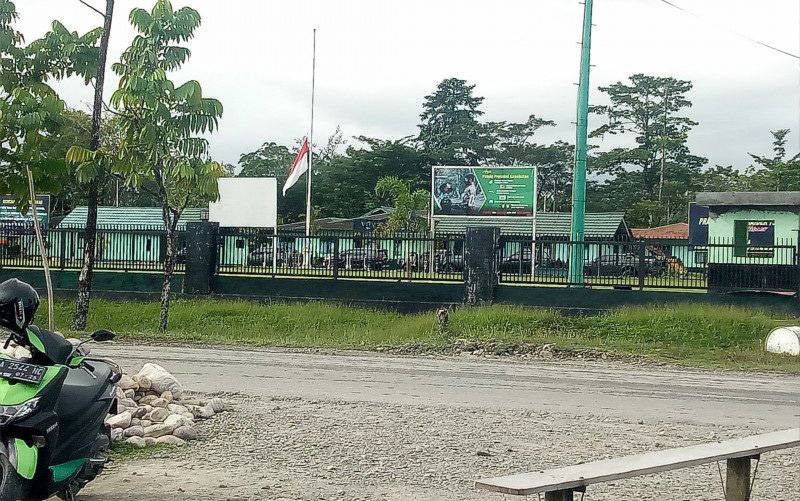 Markas Yonif 754 ENK Dijaga Ketat saat Jenazah Kabinda Papua Datang