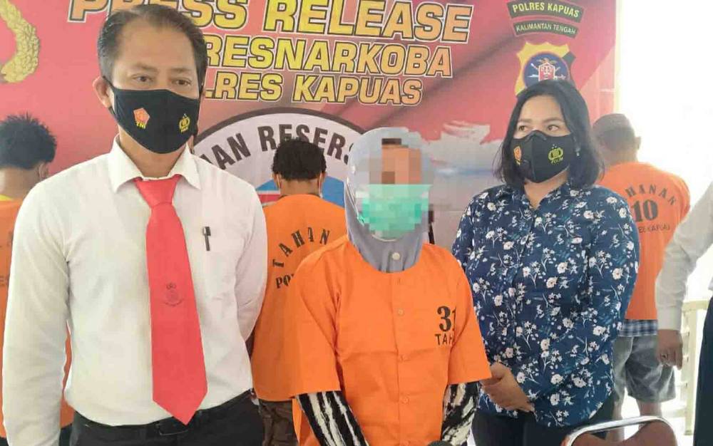 Polres Kapuas Tangkap Seorang Perempuan, Sabu 6,22 Ons dan Senpi Rakitan Ditemukan