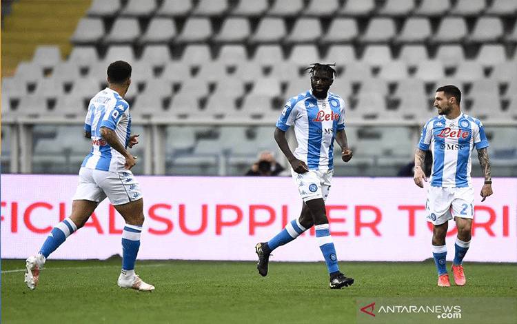 Napoli Salip Juventus Usai Taklukkan Torino 2-0