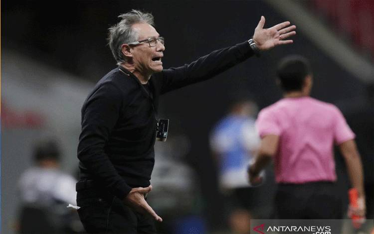 Merasa Gagal, Holan Mundur Sebagai Bos Santos