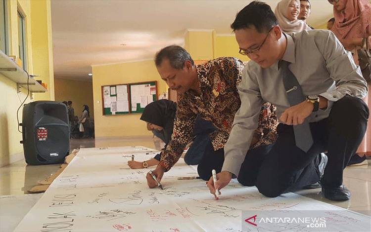 Guru Besar Undip: Demokrasi di Indonesia Mulai Alami Resesi