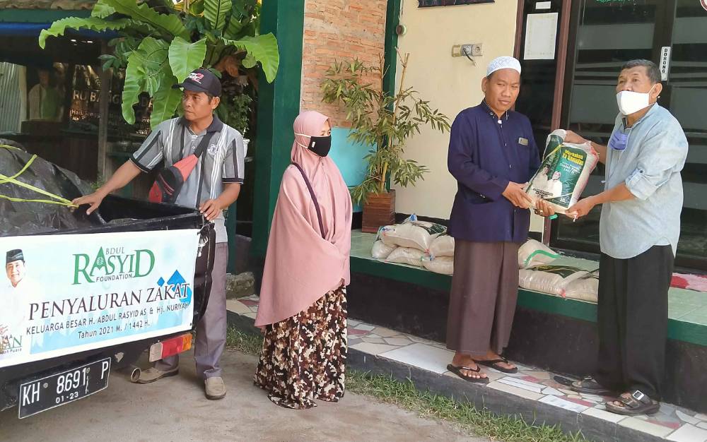 2.100 Sak Beras Zakat H Abdul Rasyid Disalurkan di Kabupaten Kotawaringin Timur