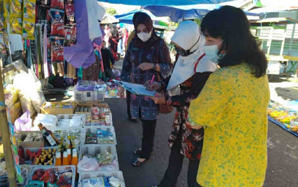 Disdagperinkop Kapuas Rutin Pantau Ketersediaan Bahan Pokok di Pasar