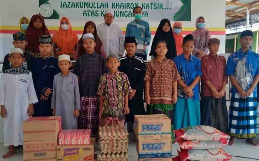 Dinas Pendidikan Palangka Raya Bagikan Sembako ke Panti Asuhan