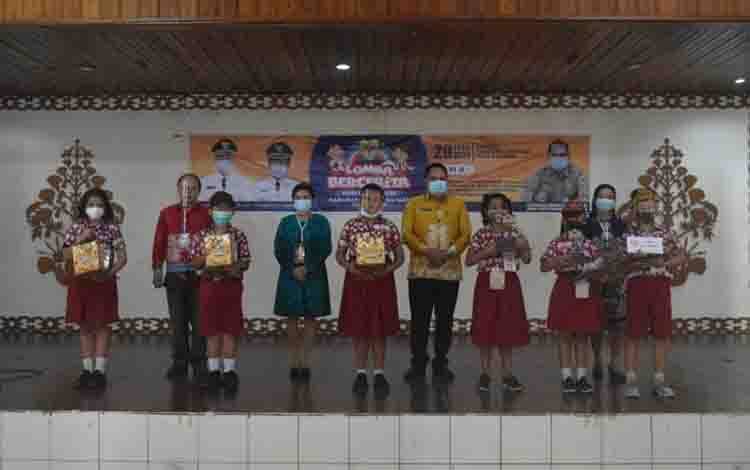 Murid SDN 3 Tampang Tumbang Anjir Juara 1 Lomba Bercerita di Kabupaten Gunung Mas