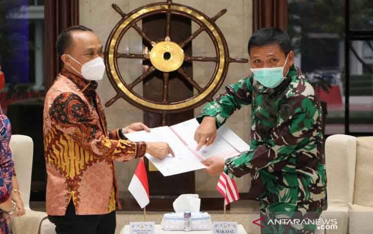 Dukcapil Serahkan 53 Akta Kematian Awak KRI Nanggala-402