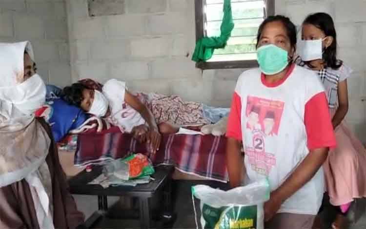 Derita Kanker, Tetap Bekerja untuk Hidupi Keluarga