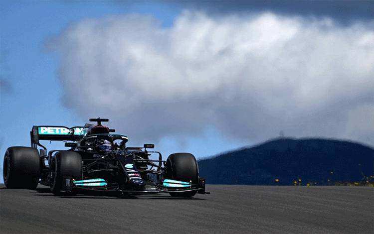 Hamilton Kalahkan Verstappen di FP2 GP Portugal