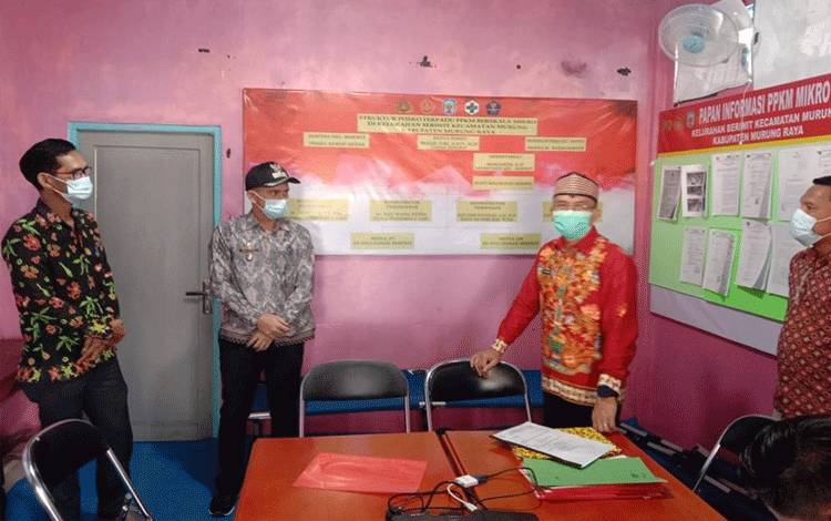 Sekda Murung Raya Cek Posko PPKM