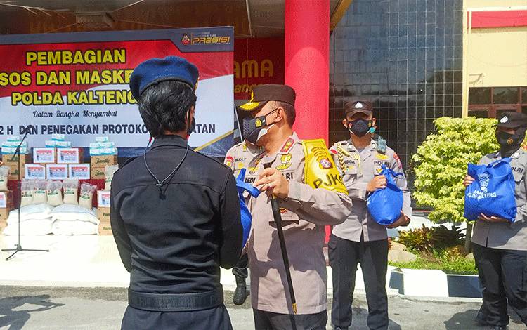 Jelang Lebaran, Polda Kalteng Berikan Ratusan Paket Sembako ke Panti Asuhan?