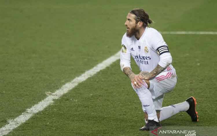 Zidane Berharap Varane dan Ramos Bisa Perkuat Madrid Lawan Chelsea