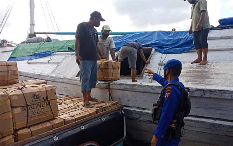 Pekerja Bongkar Muat di Kuala Pembuang Diminta Disiplin Jalankan Protokol Kesehatan
