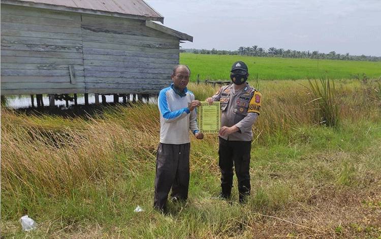 Bhabinkamtibmas Desa Jahitan Sosialisasi Sebarkan Maklumat Kapolda Soal ini