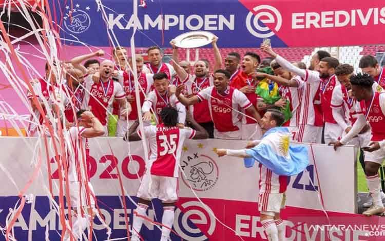 Ajax Kian Perkasa dengan 35 Trofi