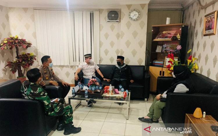 Polisi Tegur Pengurus Masjid Usir Jamaah Bermasker