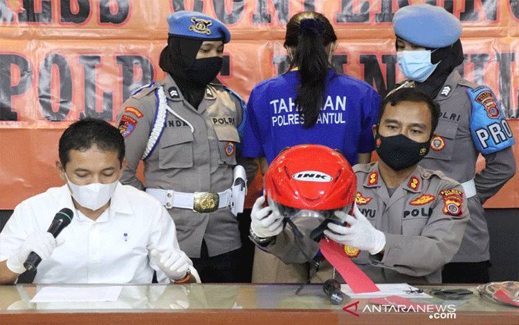 Perempuan ini Kirim Sate Ayam Mengandung Racun Akibatkan Seorang Anak Tewas