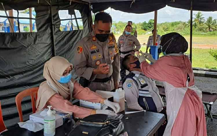 Petugas Pos Penyekatan di Kapuas Timur Telah Jalani Rapid Antigen, Ini Hasilnya