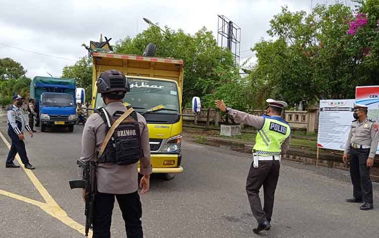 Hari Pertama Peniadaan Mudik, Belasan Pelintas Putar Balik Gara-gara Tak Ada Surat Keterangan Negatif Covid-19