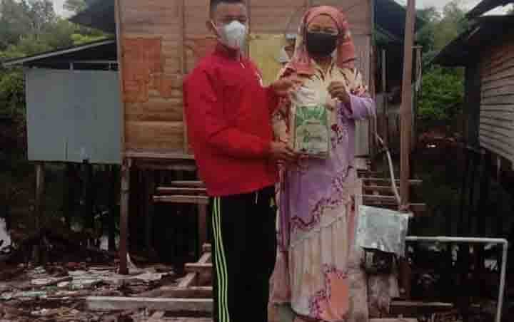 Anggota DPRD Kota Salurkan Beras Zakat