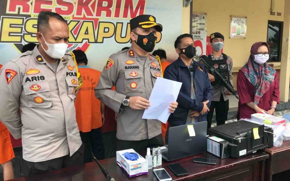 Tunjukkan Surat Keterangan Palsu untuk Lewati Pos Penyekatan Kalteng - Kalsel, 4 Orang Diamankan Polisi