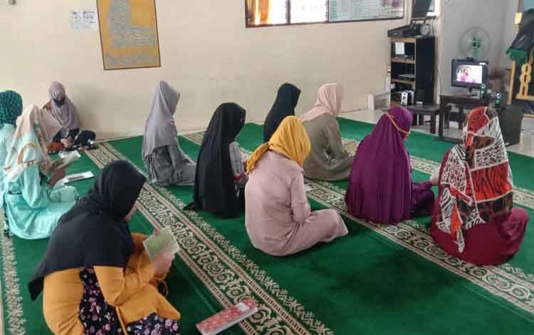 WBP Perempuan Rutan Buntok Antusias Melaksanakan Pengajian Secara Virtual
