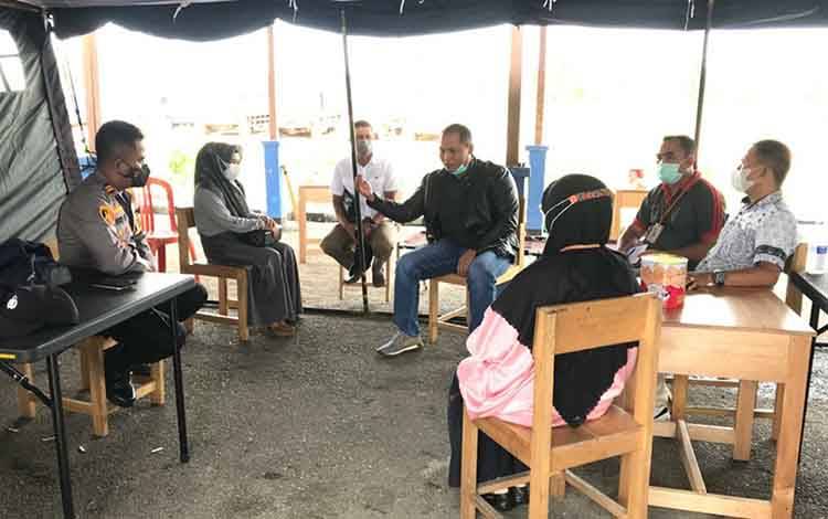 Komisi IV DPRD Kapuas Monitoring ke Pos Penyekatan Arus Mudik Perbatasan Kalteng - Kalsel