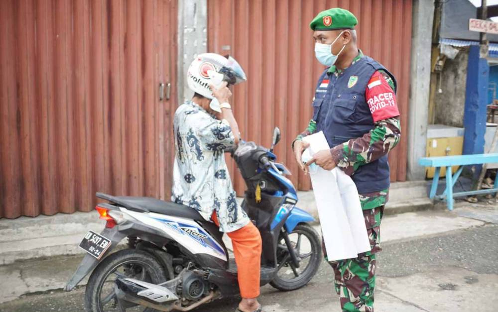 Danramil Teweh Tengah: Pembagian Masker Gratis agar Masyarakat Peduli Protokol Kesehatan